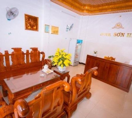 Khach San Son Ha Hotel Kon Tum ภายนอก รูปภาพ