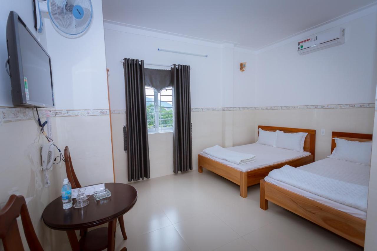 Khach San Son Ha Hotel Kon Tum ภายนอก รูปภาพ