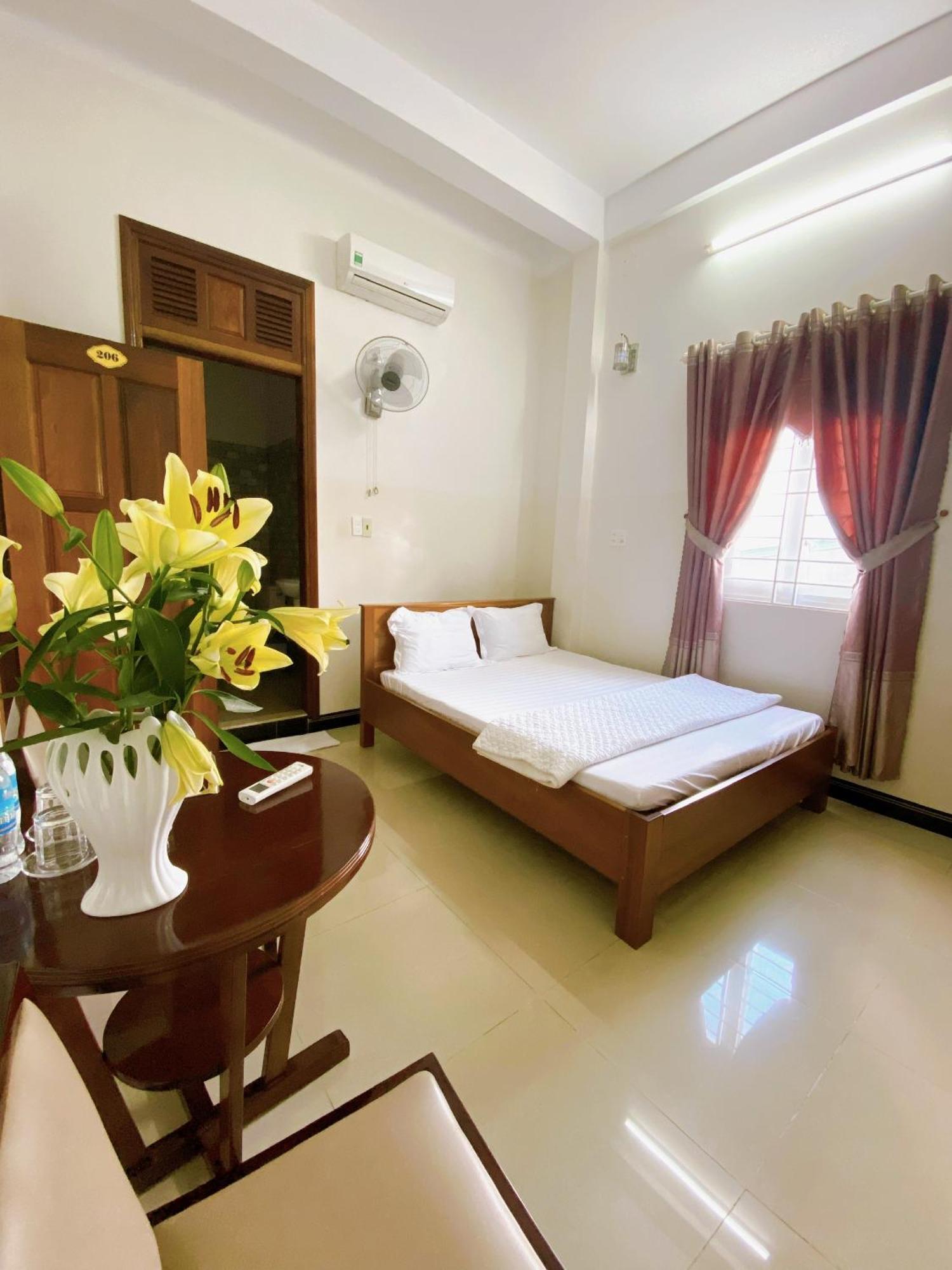 Khach San Son Ha Hotel Kon Tum ภายนอก รูปภาพ