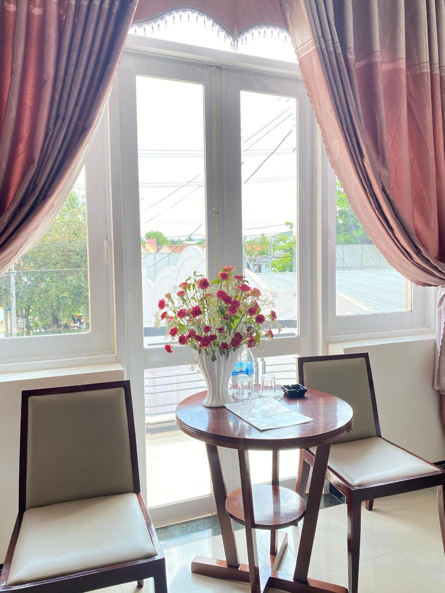 Khach San Son Ha Hotel Kon Tum ภายนอก รูปภาพ