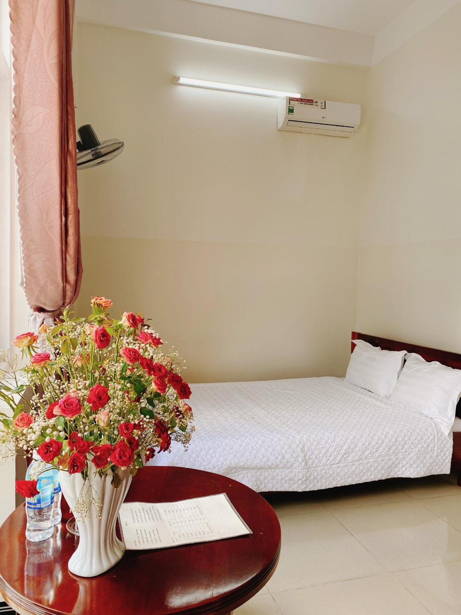 Khach San Son Ha Hotel Kon Tum ภายนอก รูปภาพ