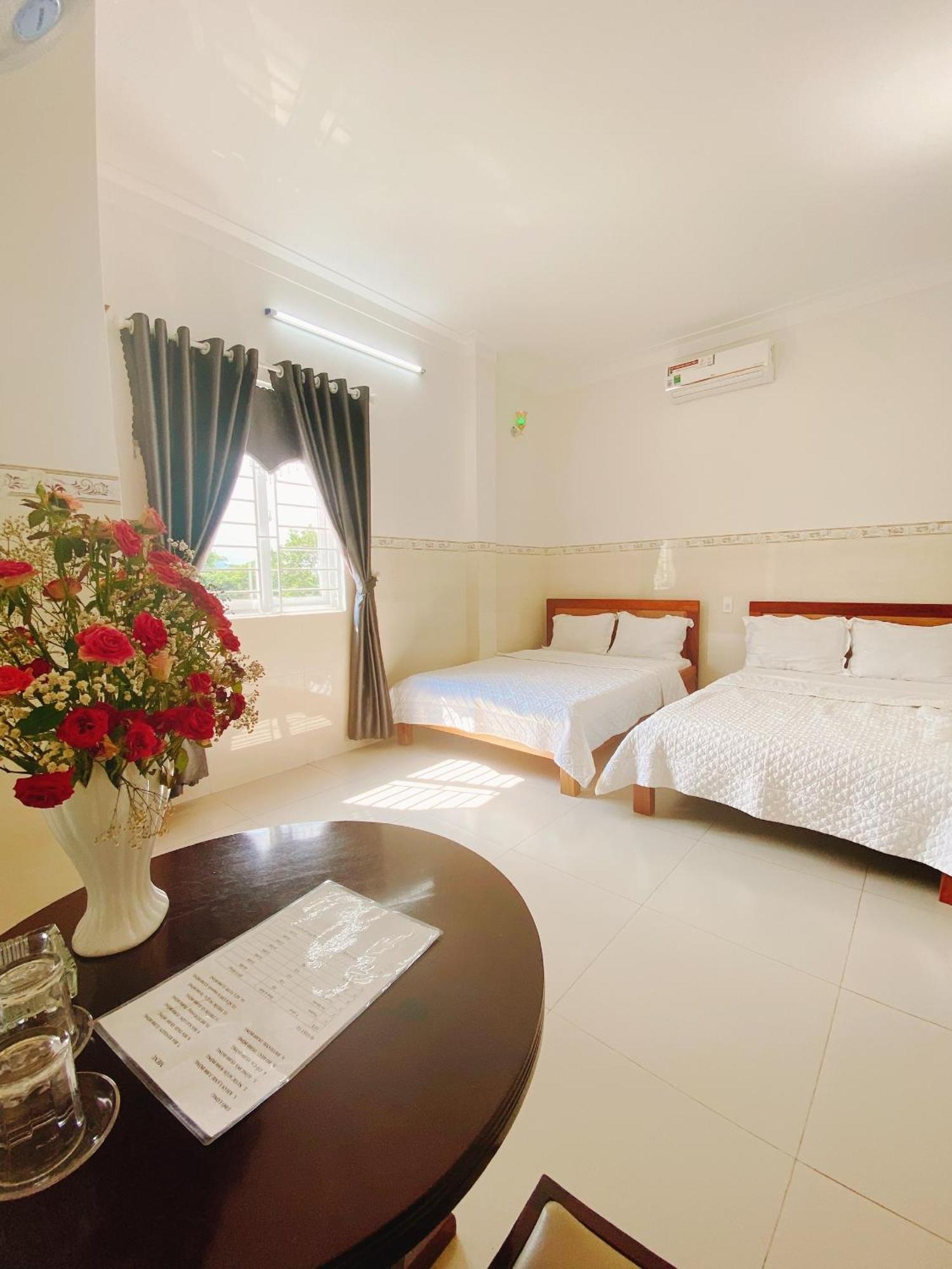 Khach San Son Ha Hotel Kon Tum ภายนอก รูปภาพ
