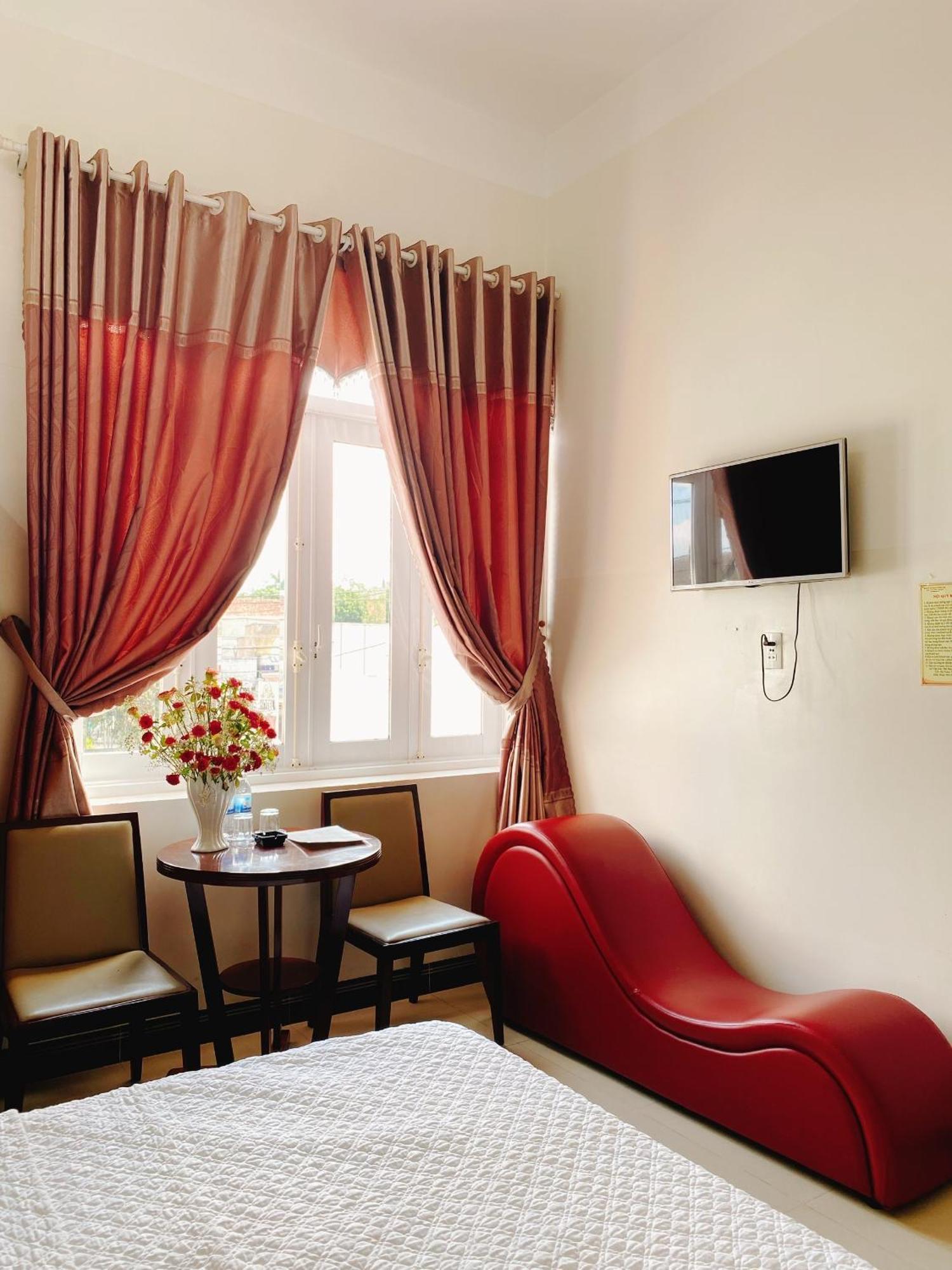 Khach San Son Ha Hotel Kon Tum ภายนอก รูปภาพ